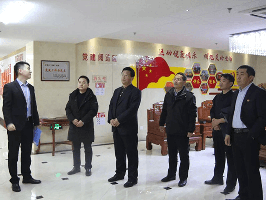 濟(jì)北開發(fā)區(qū)管委會(huì)副主任劉佩貞等一行 蒞臨長田實(shí)業(yè)視察指導(dǎo)黨建工作